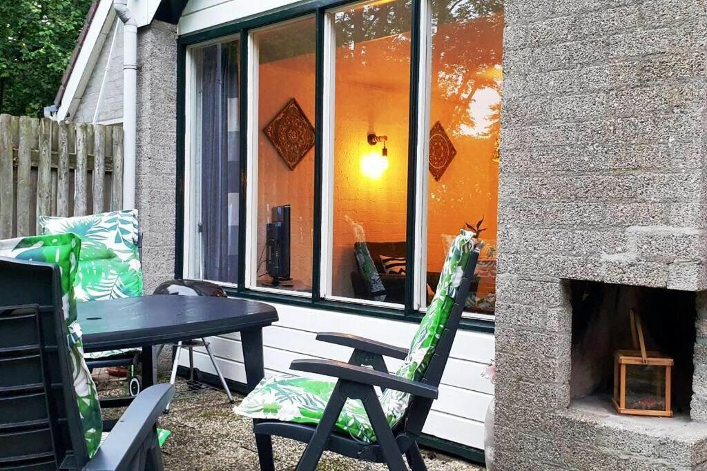 Ervaar Vredige Rust In Deze Charmante Knusse Bungalow Posterholt 외부 사진