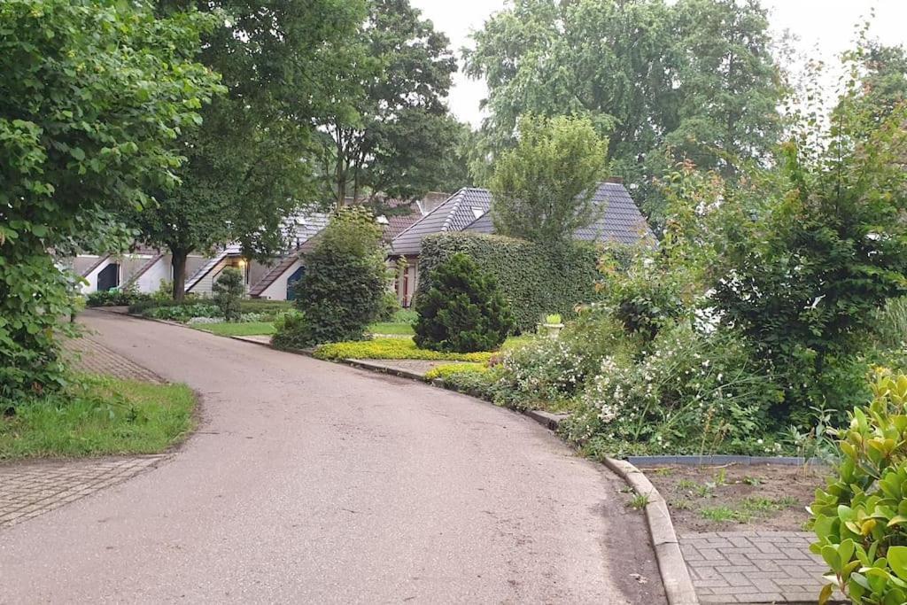 Ervaar Vredige Rust In Deze Charmante Knusse Bungalow Posterholt 외부 사진